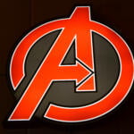 Logo lumineux 3D LED Marvel's Avengers 50-80 CM Publicité