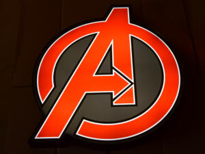 Verlicht 3D LED Marvel's Avengers Logo 50-80 CM Advertentie