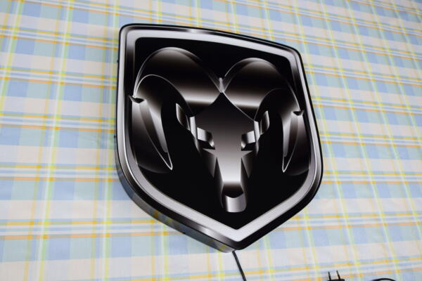 Duże Logo LED 3D Dodge Sign Neon 45 x 50 CM