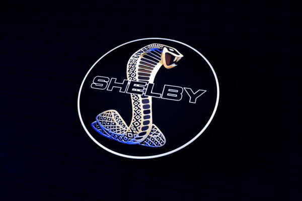 Megvilágított 3D LED Mustang Shelby logó 50-80 CM reklám